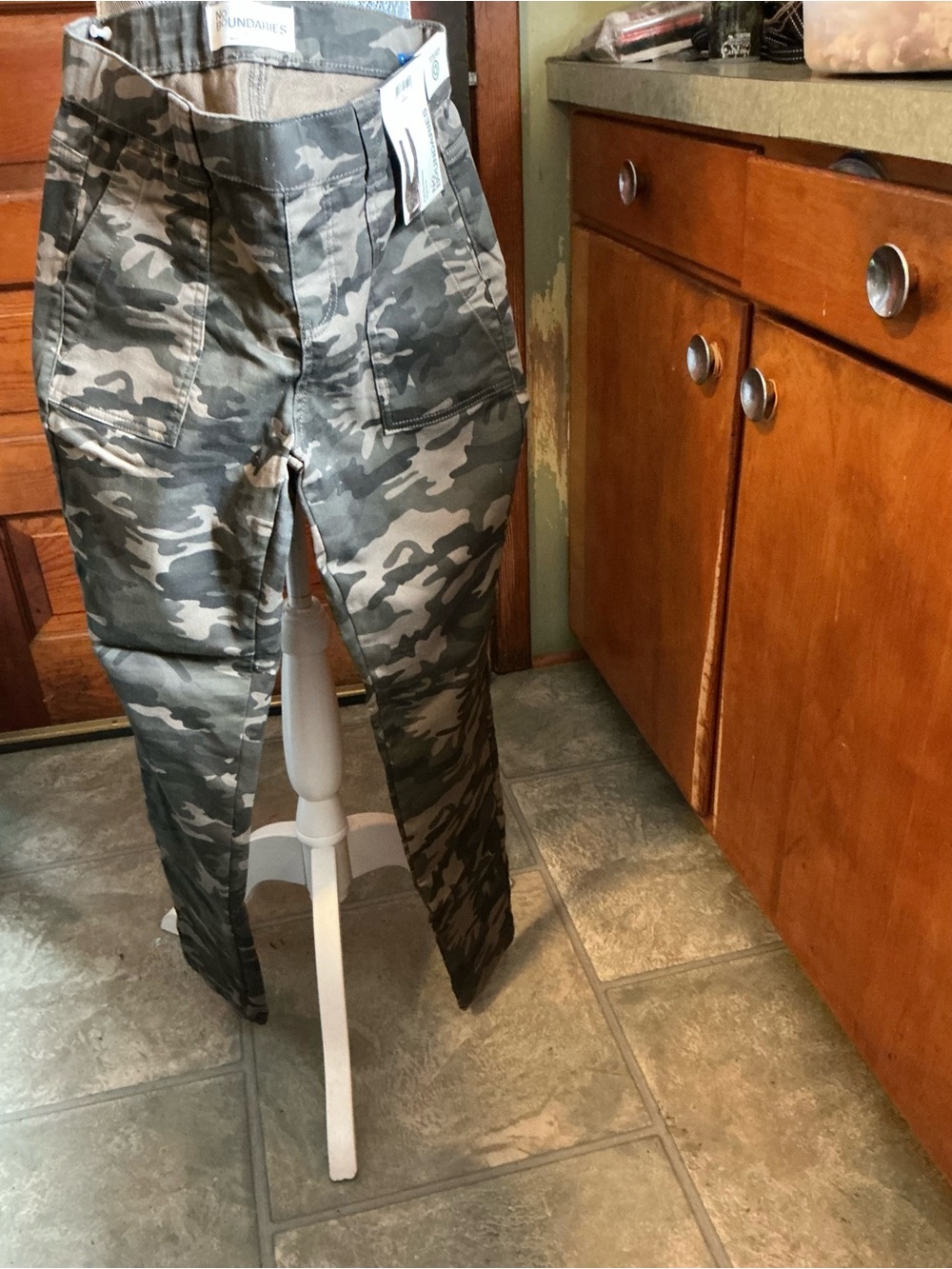 No Boundaries Men's Gray Camo Cargo Pants